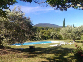 Maison de charme en campagne à Cucuron avec piscine privée